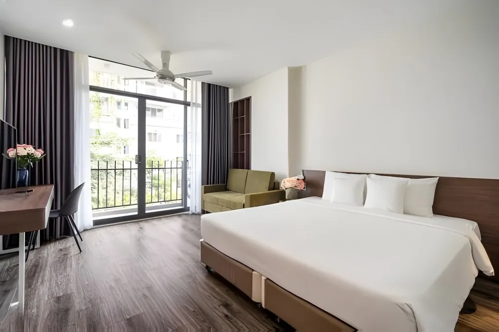 Cửa Sổ — Phòng 402